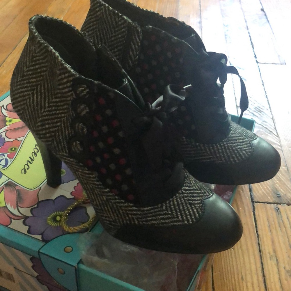 Poetic license ankle booties